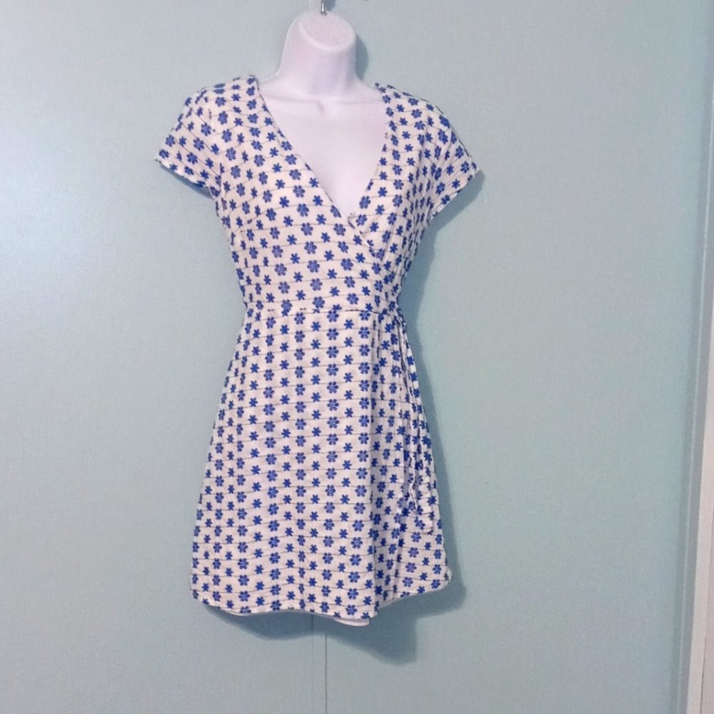 C-43 Miami Dress Size Medium Blue And White Cap Sleeves Side Zipper Cotton/Poly